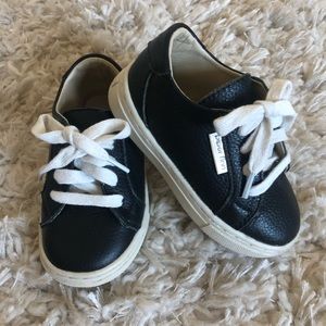 Size 5 Piper Finn (2020) low top sneakers.